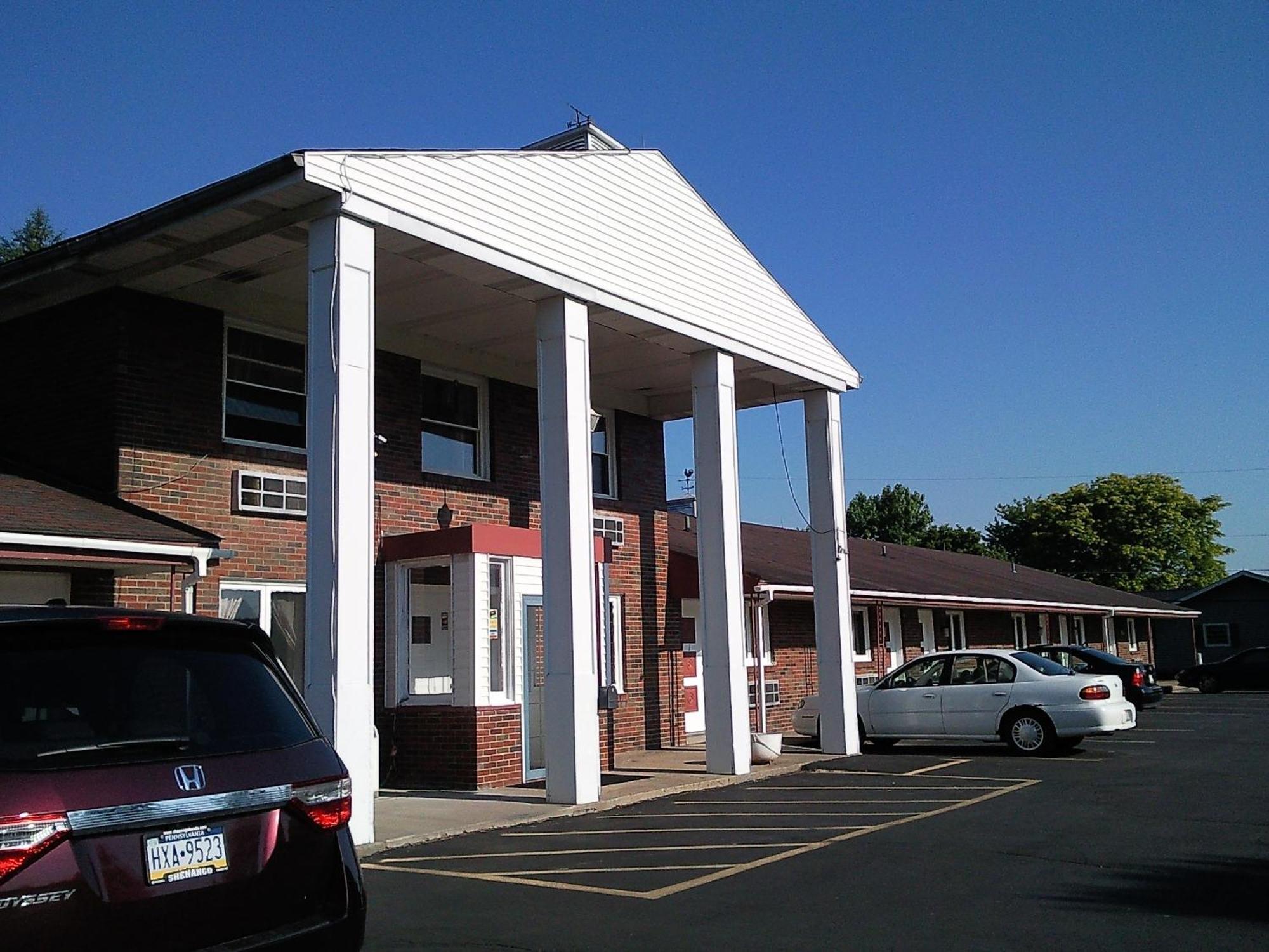 Colonial Inn Mercer-Grove City Exterior photo