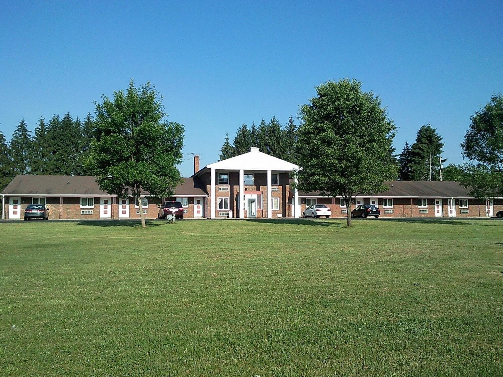 Colonial Inn Mercer-Grove City Exterior photo