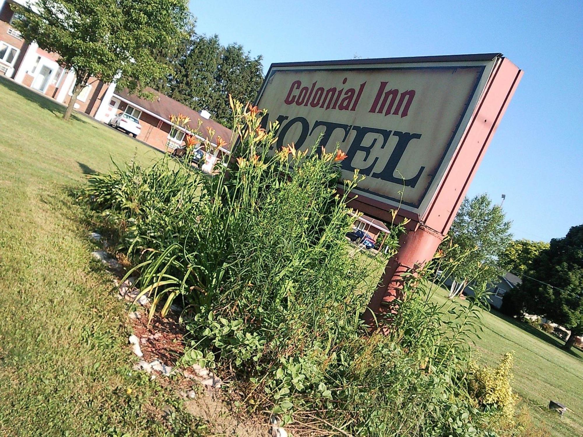 Colonial Inn Mercer-Grove City Exterior photo